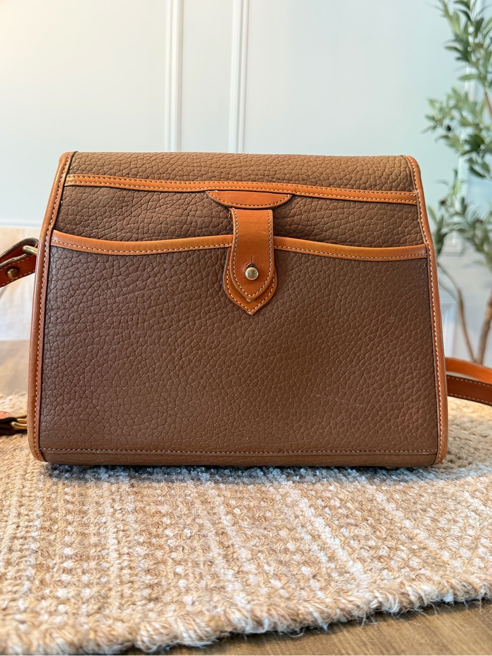 Vintage Dooney & Bourke All Weather Leather Essex Shoulder/Crossbody Bag - Picture 3 of 10